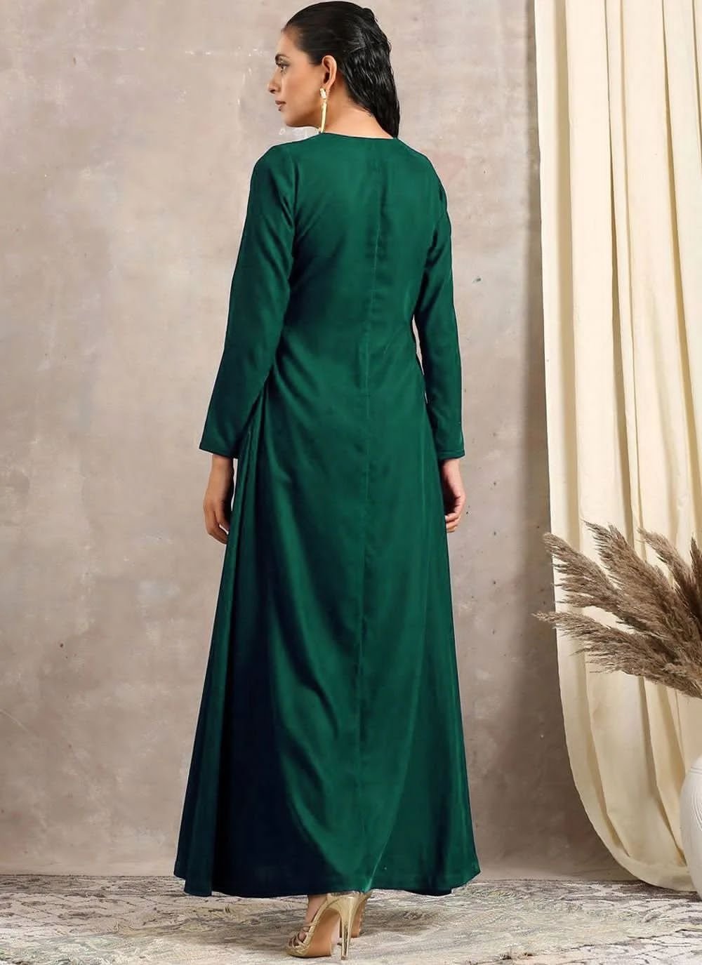 Green Pure Velvet Suit Set with Thread Embroidery